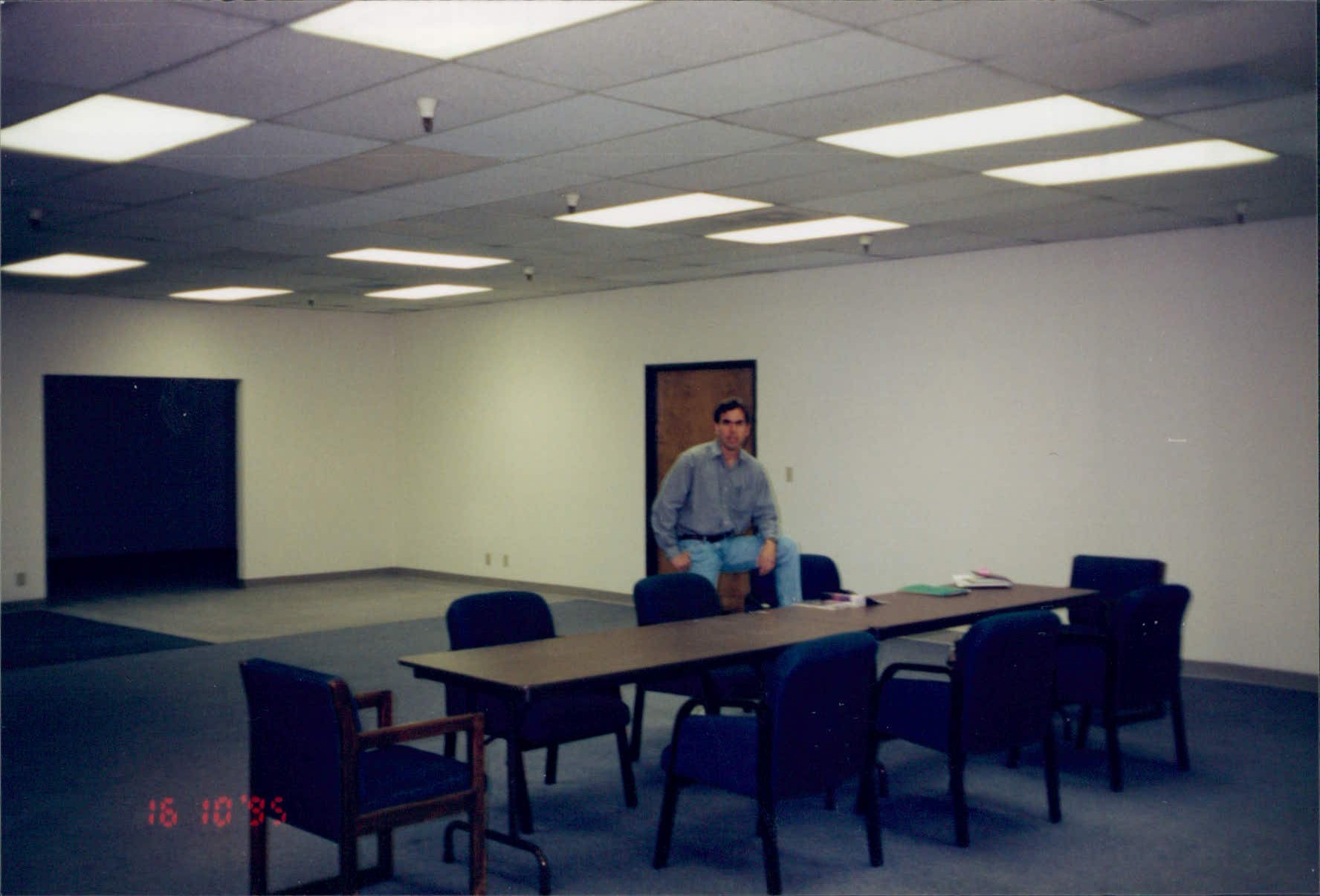 Getting ready for big the Cisco meeting - Oct 1995<br />John Mayes at NTI HQ - 2464 Embarcadero Road<br />Photo probably by Richard Clark